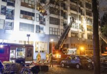 Dode bij brand in flat in Amsterdam Nieuw-West