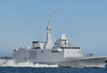 Escorteschip van Frans vliegkampschip op bezoek in Amsterdam