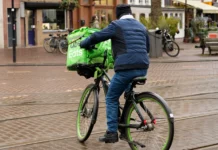 Pizzakoeriers in Amsterdam-Zuidoost beroofd van hun pizza’s