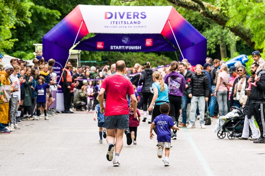 Indische Buurt Run verbindt Amsterdam Oost door sport en ontmoeting