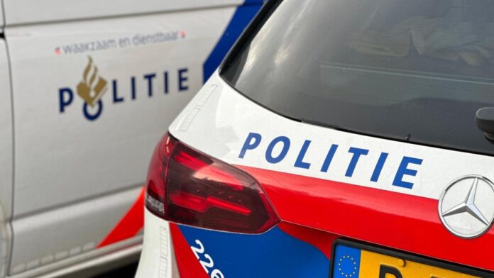 🔴 Boom valt op rijdende auto in Amsterdam • Explosie bij bedrijfspand in Badhoevedorp – NH Nieuws